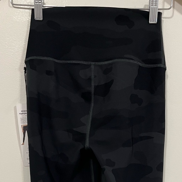 Alo Yoga High Waist Vapor Legging Black Camouflage XS NWT - Picture 10 of 16